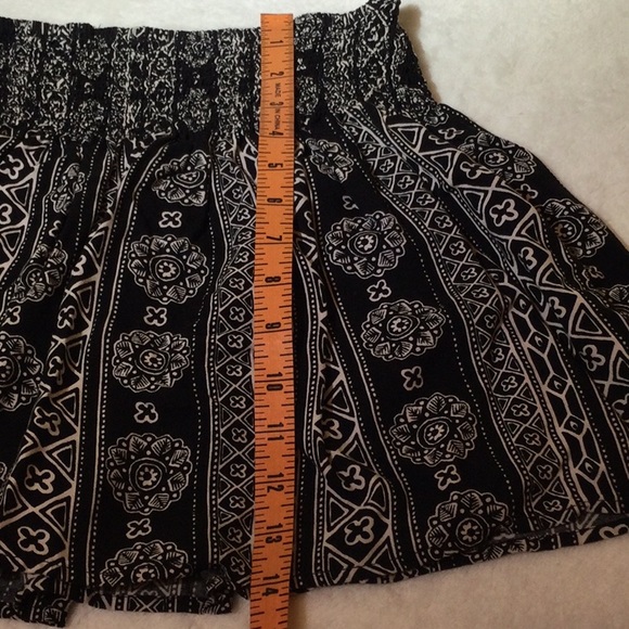 Hollister Black and White Print skater shirt - Picture 4 of 8